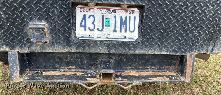 image for item DW7130 2012 Ford F350 Super Duty XL Crew Cab flatbed pickup truck