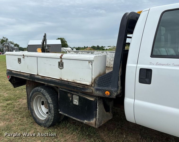 image for item DW7130 2012 Ford F350 Super Duty XL Crew Cab flatbed pickup truck