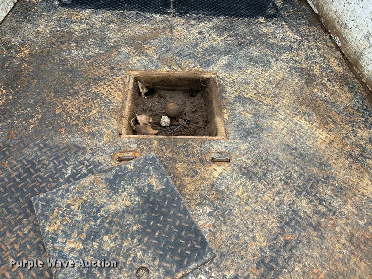 image for item DW7130 2012 Ford F350 Super Duty XL Crew Cab flatbed pickup truck