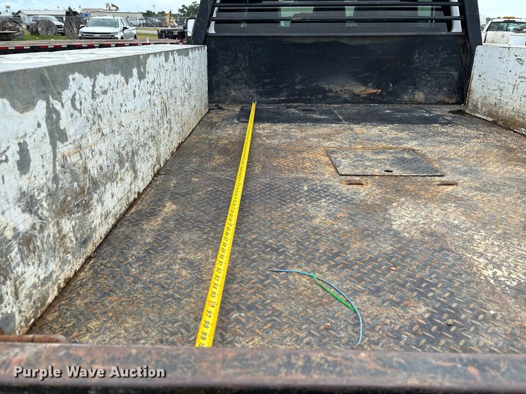 image for item DW7130 2012 Ford F350 Super Duty XL Crew Cab flatbed pickup truck