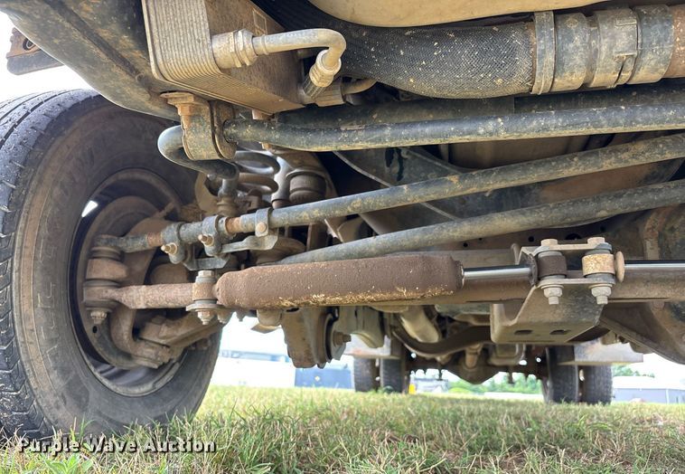 image for item DW7130 2012 Ford F350 Super Duty XL Crew Cab flatbed pickup truck