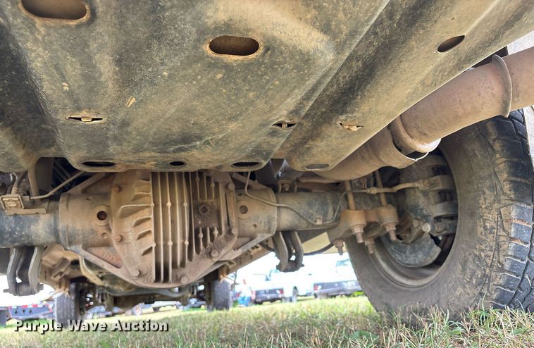 image for item DW7130 2012 Ford F350 Super Duty XL Crew Cab flatbed pickup truck