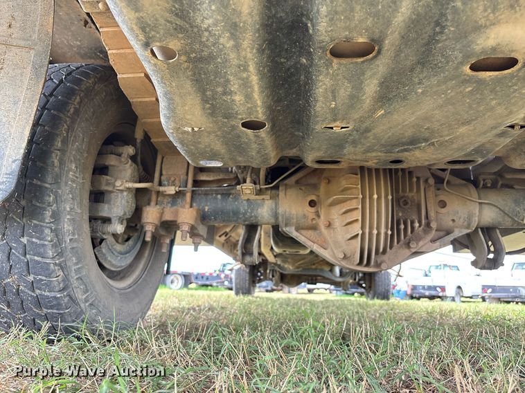 image for item DW7130 2012 Ford F350 Super Duty XL Crew Cab flatbed pickup truck