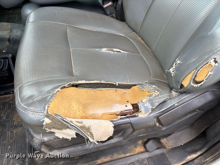 image for item DW7130 2012 Ford F350 Super Duty XL Crew Cab flatbed pickup truck