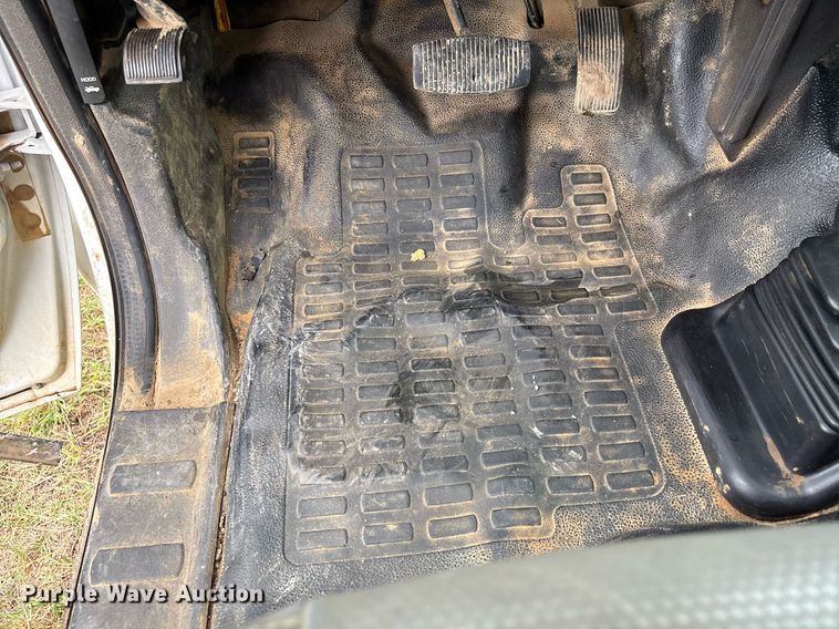 image for item DW7130 2012 Ford F350 Super Duty XL Crew Cab flatbed pickup truck