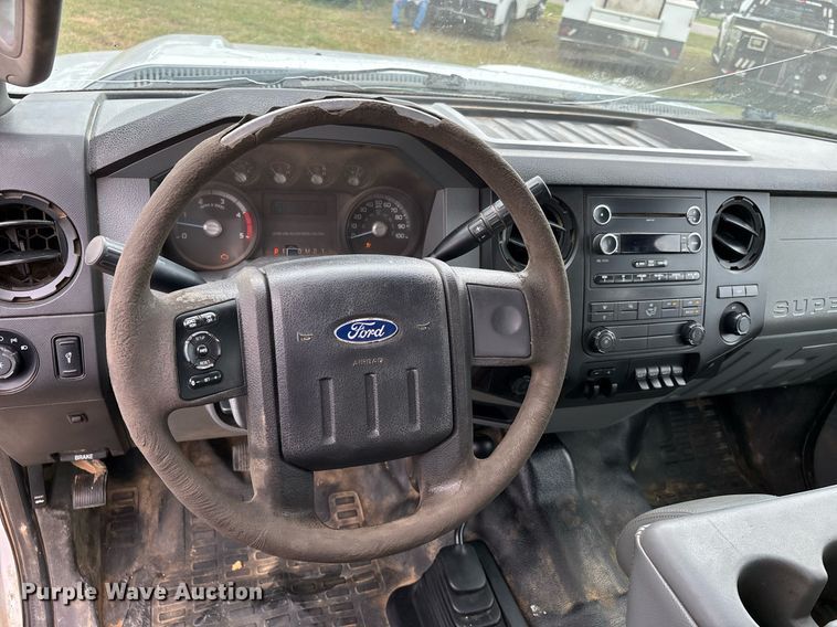 image for item DW7130 2012 Ford F350 Super Duty XL Crew Cab flatbed pickup truck