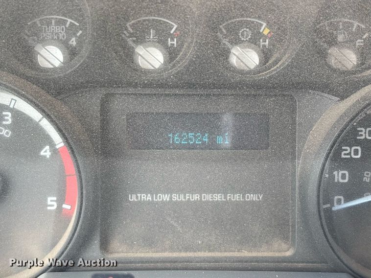 image for item DW7130 2012 Ford F350 Super Duty XL Crew Cab flatbed pickup truck