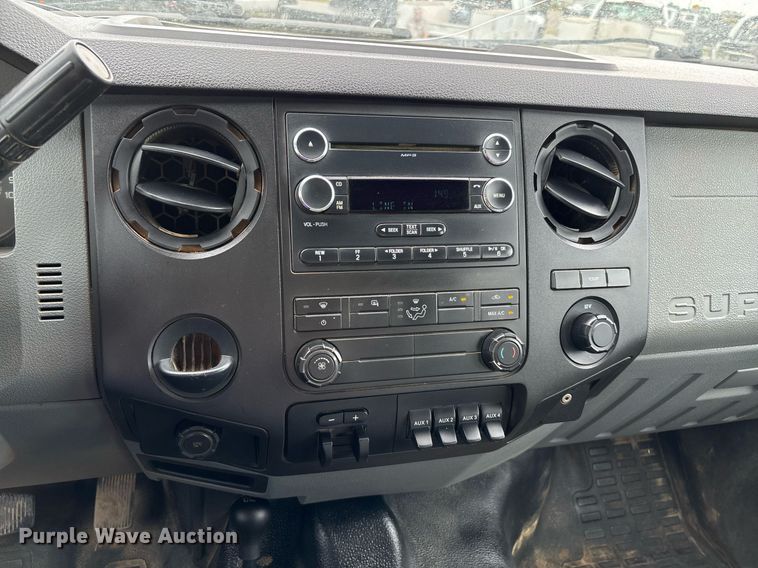 image for item DW7130 2012 Ford F350 Super Duty XL Crew Cab flatbed pickup truck