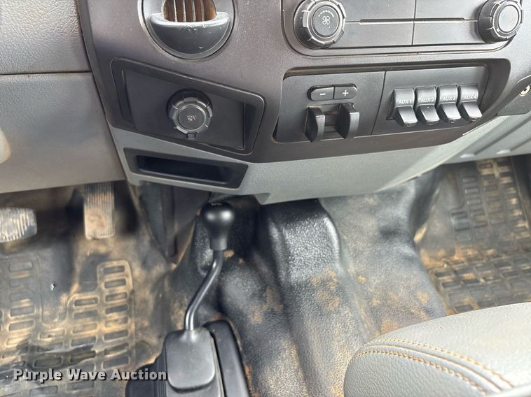 image for item DW7130 2012 Ford F350 Super Duty XL Crew Cab flatbed pickup truck