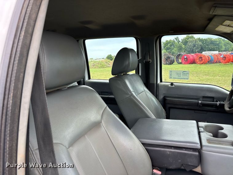 image for item DW7130 2012 Ford F350 Super Duty XL Crew Cab flatbed pickup truck