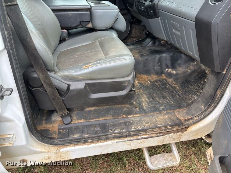 image for item DW7130 2012 Ford F350 Super Duty XL Crew Cab flatbed pickup truck