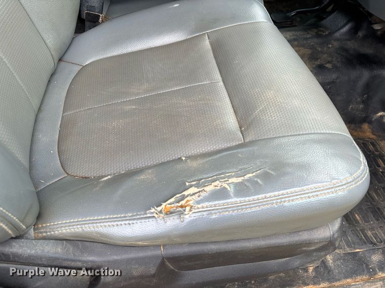 image for item DW7130 2012 Ford F350 Super Duty XL Crew Cab flatbed pickup truck