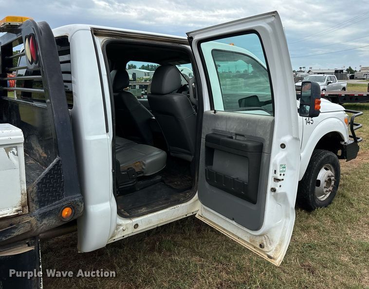 image for item DW7130 2012 Ford F350 Super Duty XL Crew Cab flatbed pickup truck