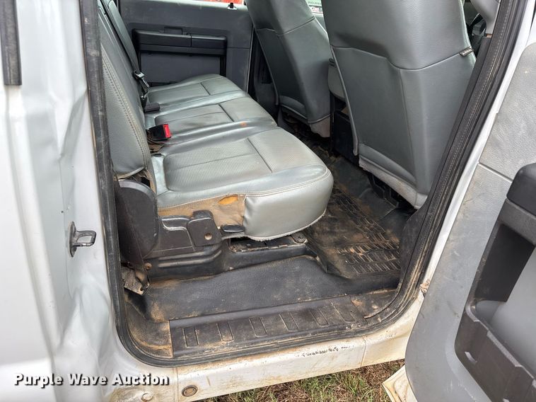 image for item DW7130 2012 Ford F350 Super Duty XL Crew Cab flatbed pickup truck