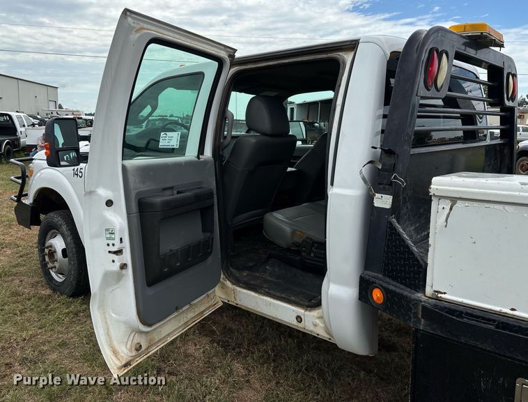 image for item DW7130 2012 Ford F350 Super Duty XL Crew Cab flatbed pickup truck