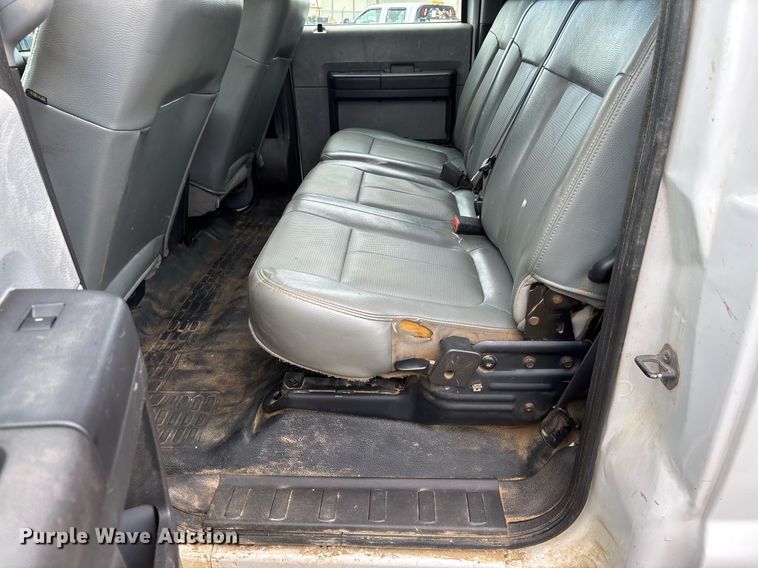 image for item DW7130 2012 Ford F350 Super Duty XL Crew Cab flatbed pickup truck