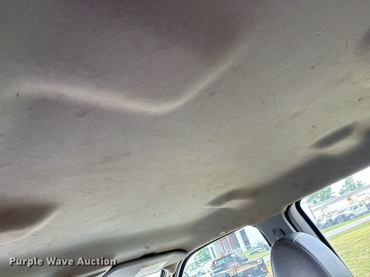 image for item DW7130 2012 Ford F350 Super Duty XL Crew Cab flatbed pickup truck