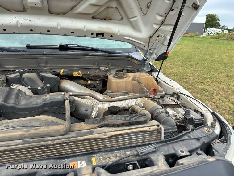 image for item DW7130 2012 Ford F350 Super Duty XL Crew Cab flatbed pickup truck