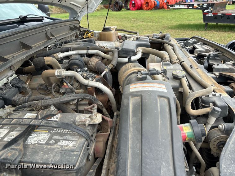 image for item DW7130 2012 Ford F350 Super Duty XL Crew Cab flatbed pickup truck