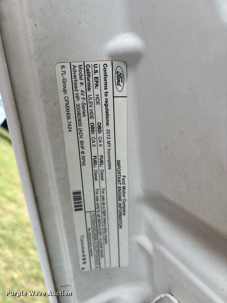 image for item DW7130 2012 Ford F350 Super Duty XL Crew Cab flatbed pickup truck