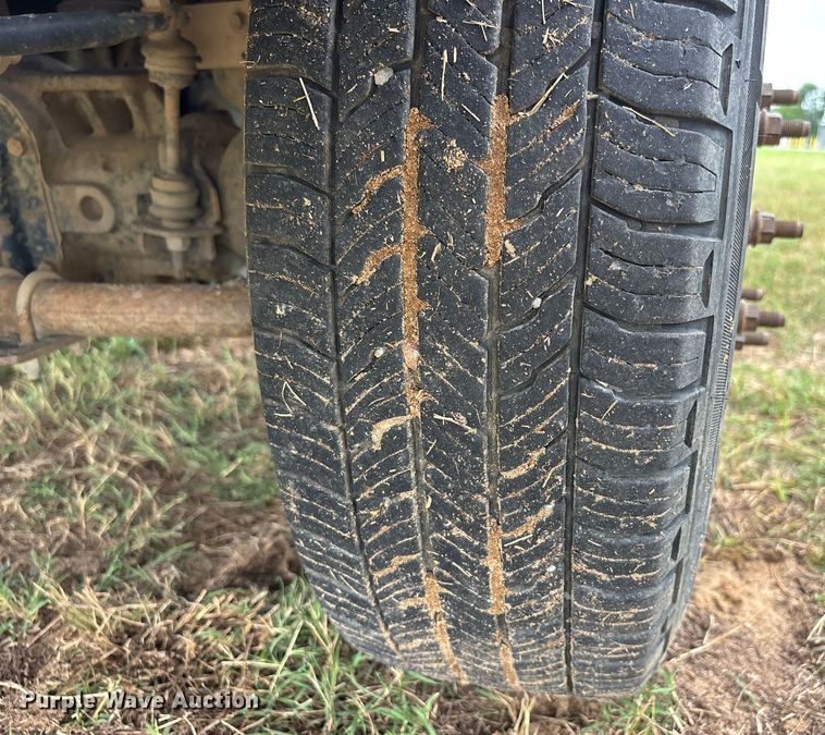 image for item DW7130 2012 Ford F350 Super Duty XL Crew Cab flatbed pickup truck