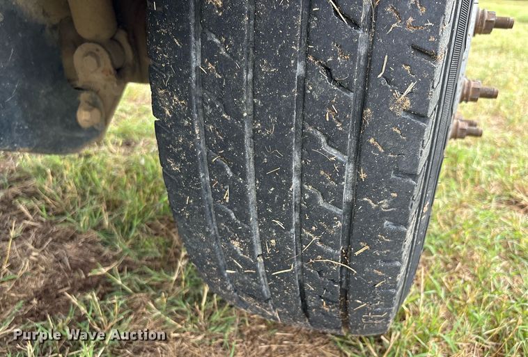 image for item DW7130 2012 Ford F350 Super Duty XL Crew Cab flatbed pickup truck