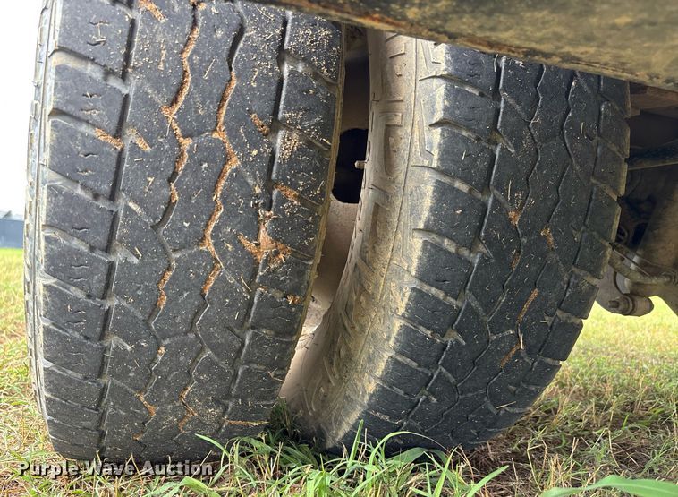 image for item DW7130 2012 Ford F350 Super Duty XL Crew Cab flatbed pickup truck