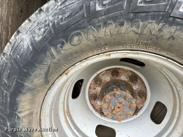 image for item DW7130 2012 Ford F350 Super Duty XL Crew Cab flatbed pickup truck