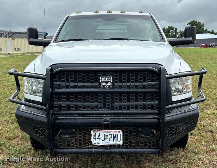 image for item DW7131 2016 Dodge Ram 3500 Crew Cab utility bed pickup truck