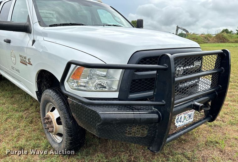 image for item DW7131 2016 Dodge Ram 3500 Crew Cab utility bed pickup truck