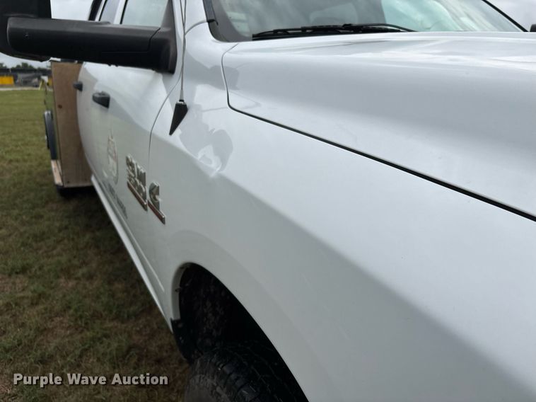 image for item DW7131 2016 Dodge Ram 3500 Crew Cab utility bed pickup truck