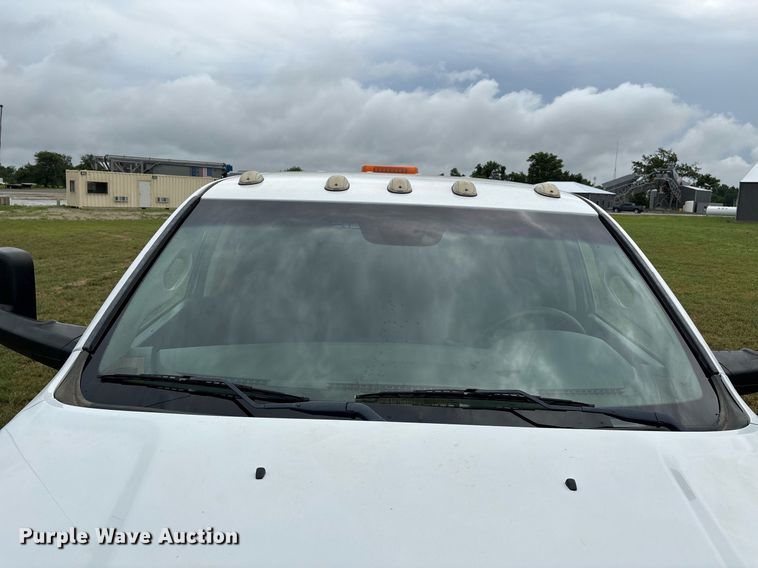 image for item DW7131 2016 Dodge Ram 3500 Crew Cab utility bed pickup truck