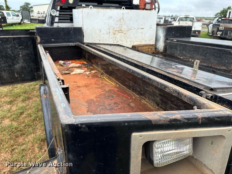 image for item DW7131 2016 Dodge Ram 3500 Crew Cab utility bed pickup truck