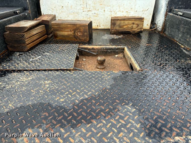 image for item DW7131 2016 Dodge Ram 3500 Crew Cab utility bed pickup truck