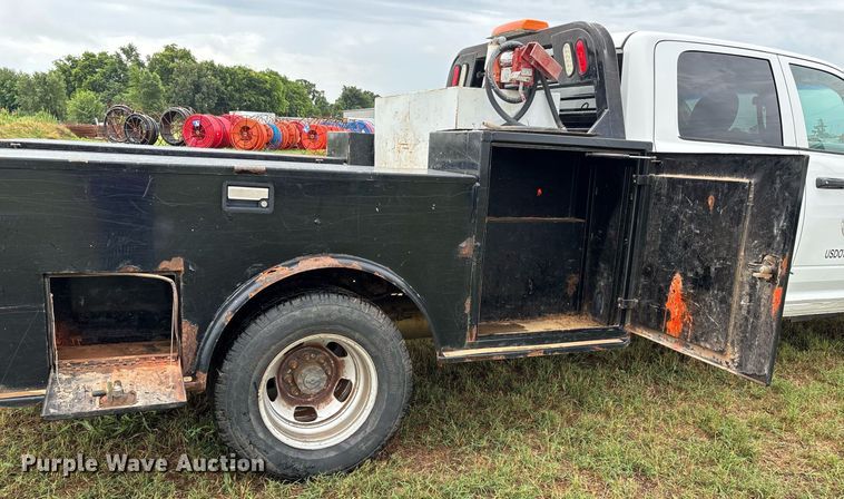 image for item DW7131 2016 Dodge Ram 3500 Crew Cab utility bed pickup truck