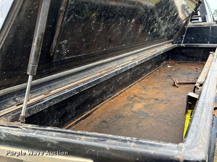 image for item DW7131 2016 Dodge Ram 3500 Crew Cab utility bed pickup truck