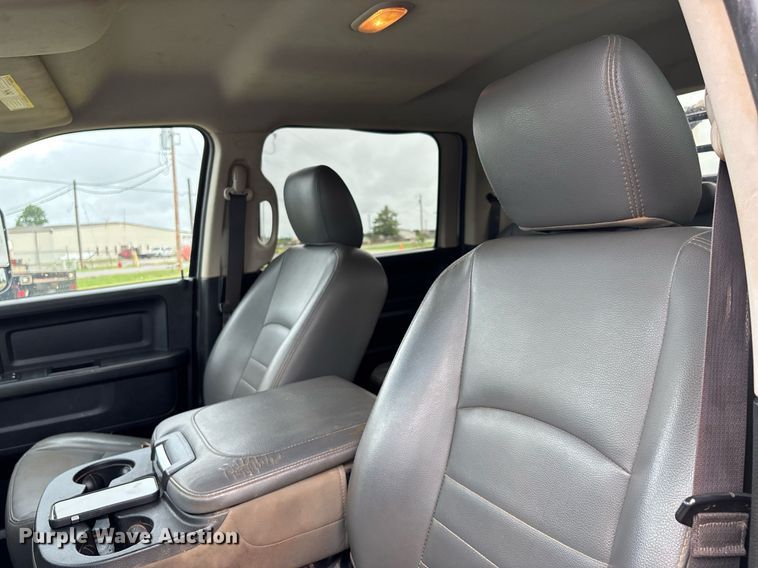 image for item DW7131 2016 Dodge Ram 3500 Crew Cab utility bed pickup truck