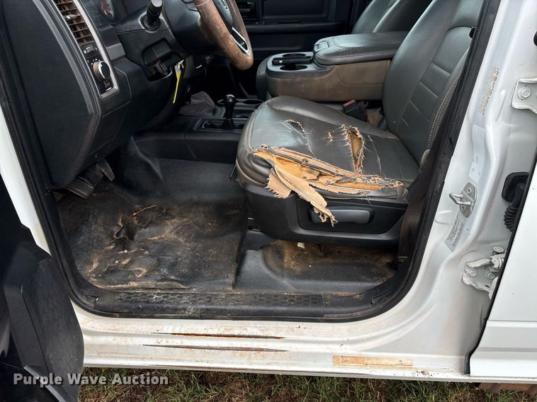 image for item DW7131 2016 Dodge Ram 3500 Crew Cab utility bed pickup truck