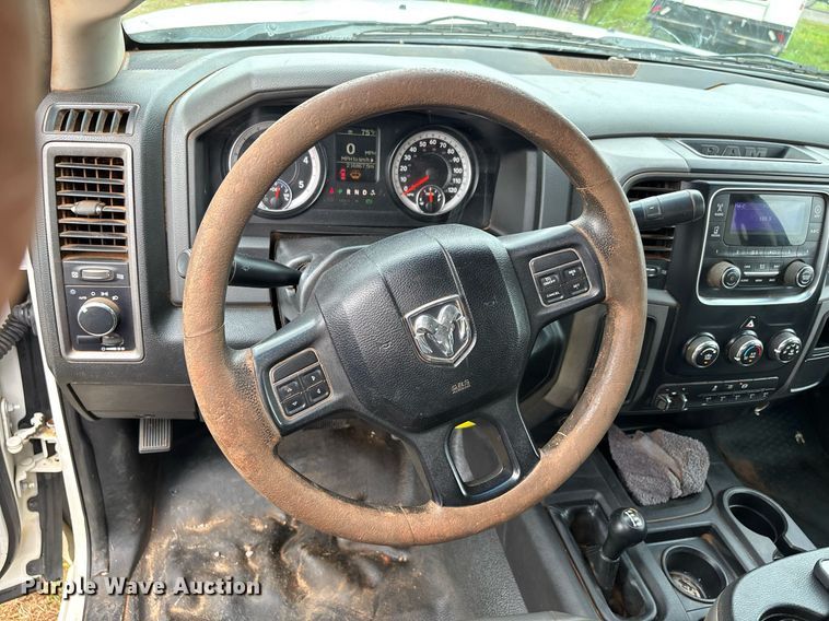 image for item DW7131 2016 Dodge Ram 3500 Crew Cab utility bed pickup truck