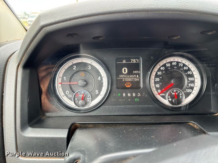 image for item DW7131 2016 Dodge Ram 3500 Crew Cab utility bed pickup truck