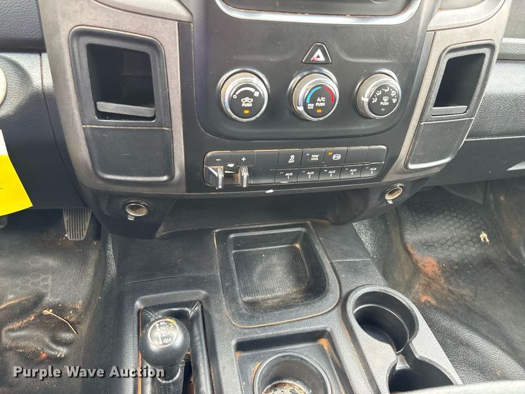 image for item DW7131 2016 Dodge Ram 3500 Crew Cab utility bed pickup truck