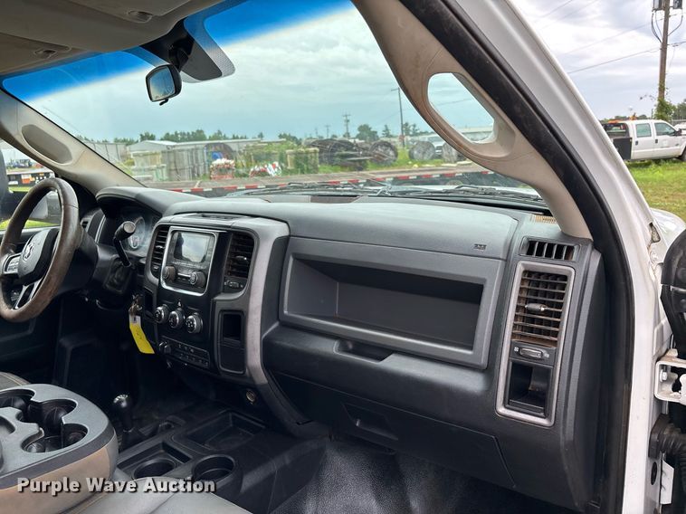 image for item DW7131 2016 Dodge Ram 3500 Crew Cab utility bed pickup truck