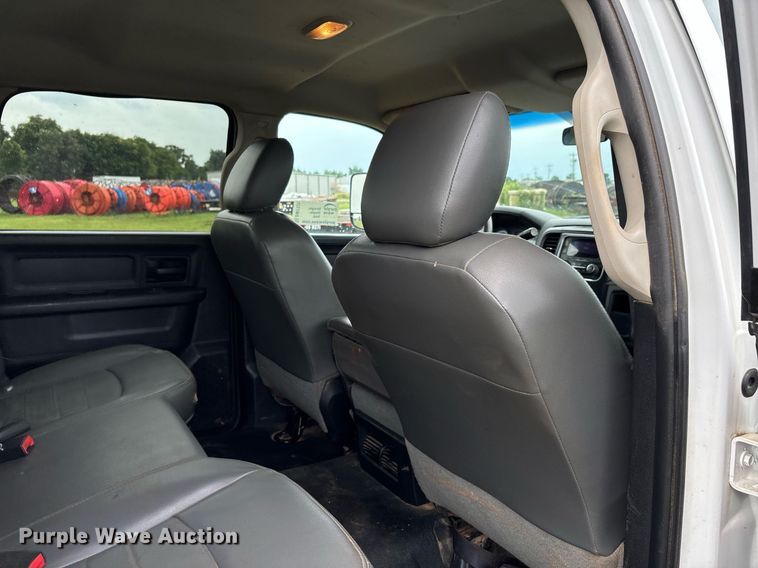 image for item DW7131 2016 Dodge Ram 3500 Crew Cab utility bed pickup truck