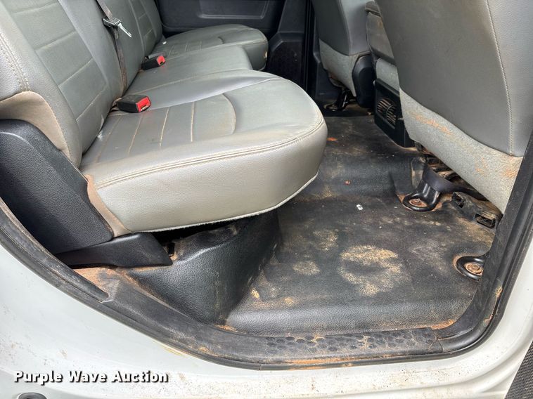 image for item DW7131 2016 Dodge Ram 3500 Crew Cab utility bed pickup truck