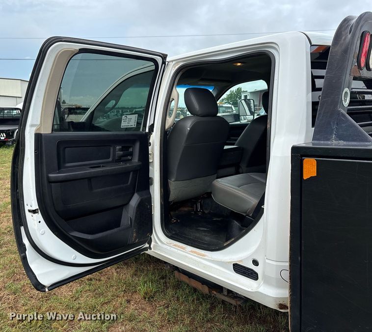 image for item DW7131 2016 Dodge Ram 3500 Crew Cab utility bed pickup truck