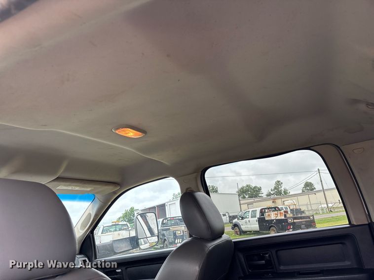 image for item DW7131 2016 Dodge Ram 3500 Crew Cab utility bed pickup truck