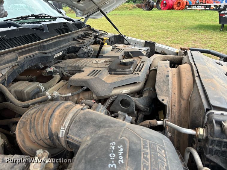 image for item DW7131 2016 Dodge Ram 3500 Crew Cab utility bed pickup truck