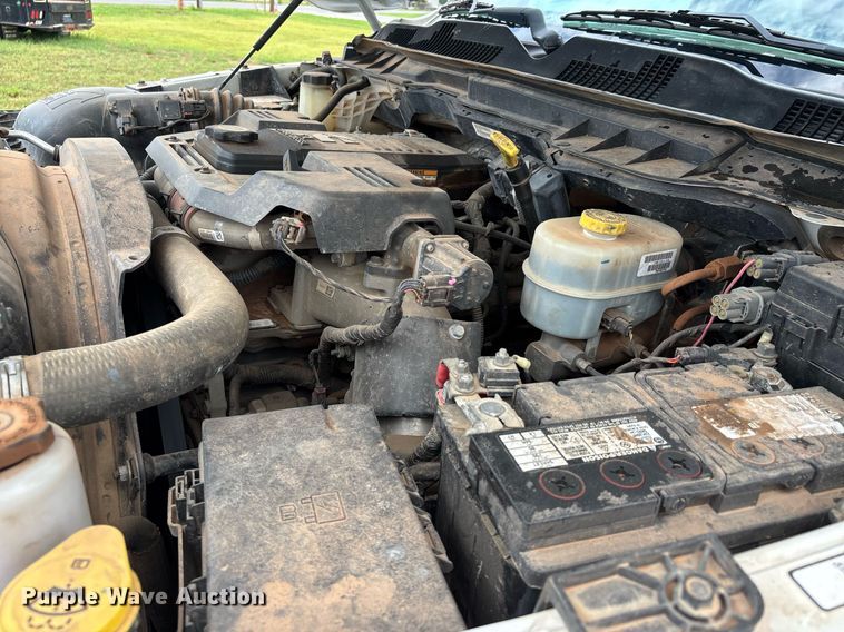 image for item DW7131 2016 Dodge Ram 3500 Crew Cab utility bed pickup truck