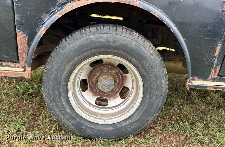 image for item DW7131 2016 Dodge Ram 3500 Crew Cab utility bed pickup truck