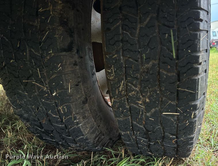 image for item DW7131 2016 Dodge Ram 3500 Crew Cab utility bed pickup truck